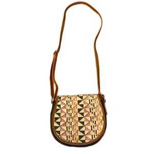 Western Style Woven Shoulder Purse. Super Cute And Lightweight. Magnetic Closure